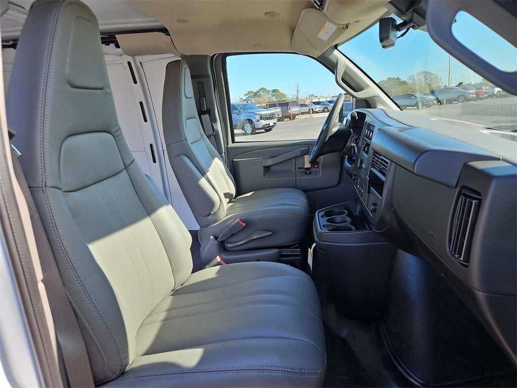 2025 Chevrolet Express Cargo 2500 WT