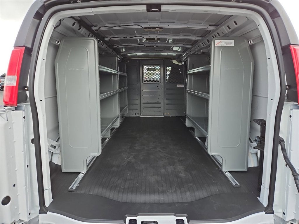 2025 Chevrolet Express Cargo 3500 WT