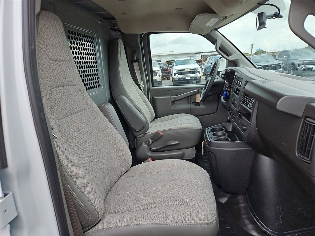 2025 Chevrolet Express Cargo 3500 WT