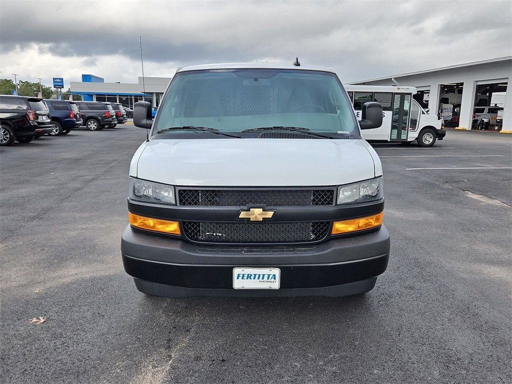 2025 Chevrolet Express Cargo 3500 WT