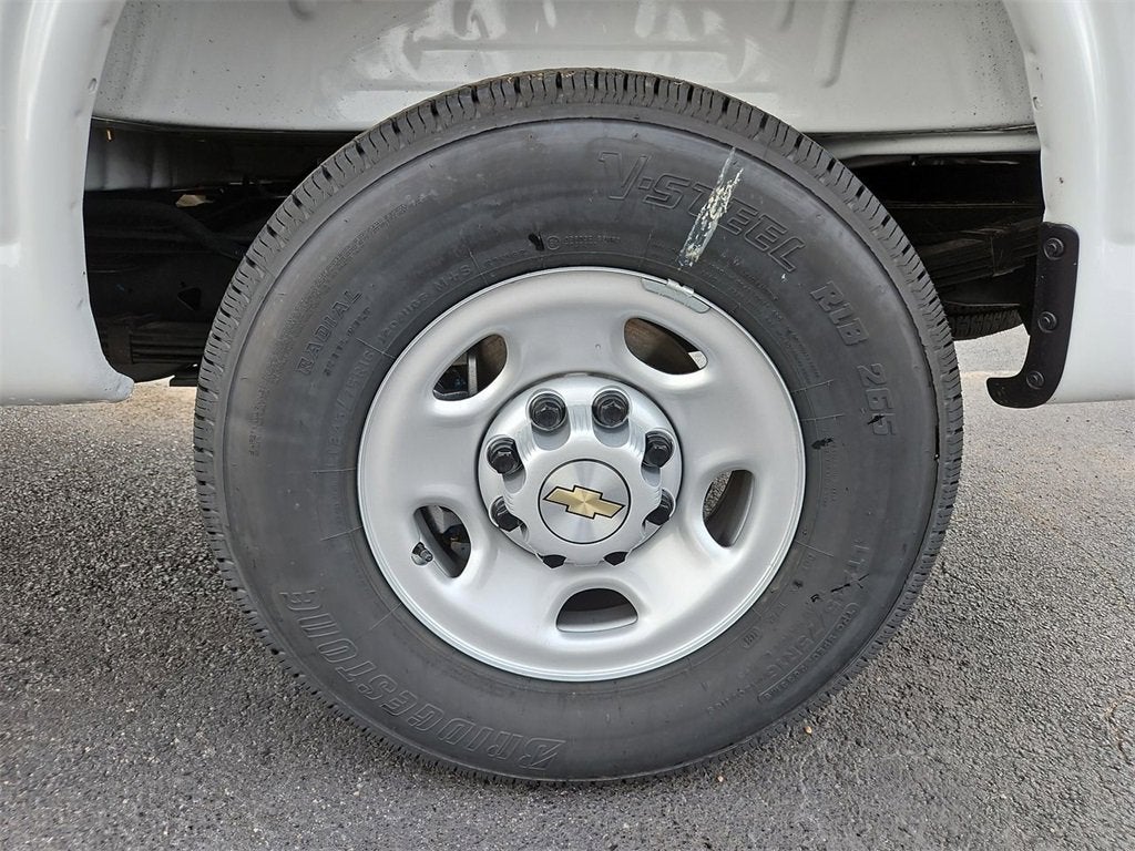 2025 Chevrolet Express Cargo 3500 WT