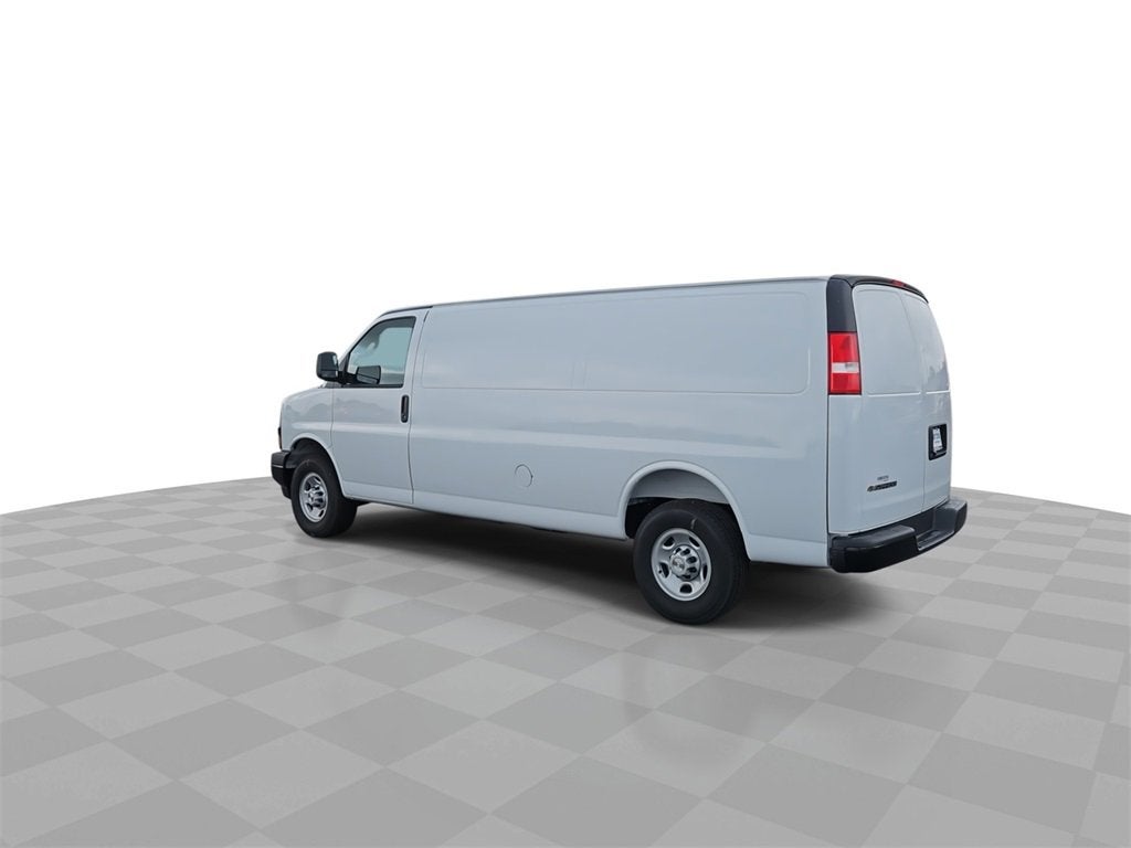 2025 Chevrolet Express Cargo 3500 WT