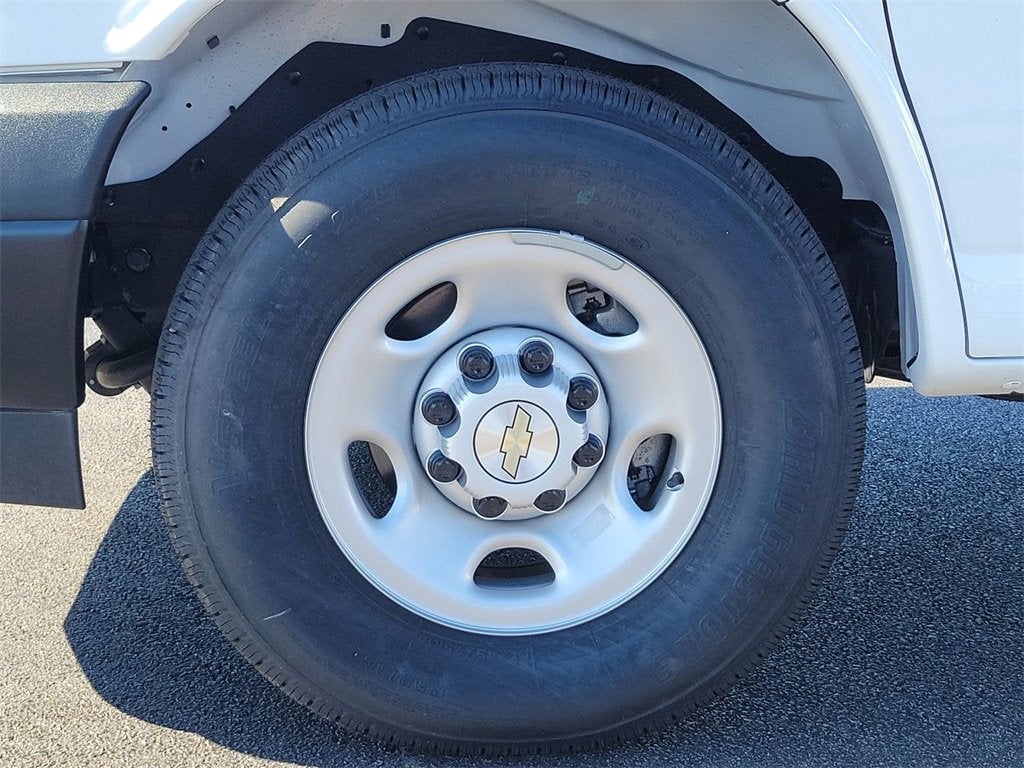 2025 Chevrolet Express Cutaway 3500 1WT