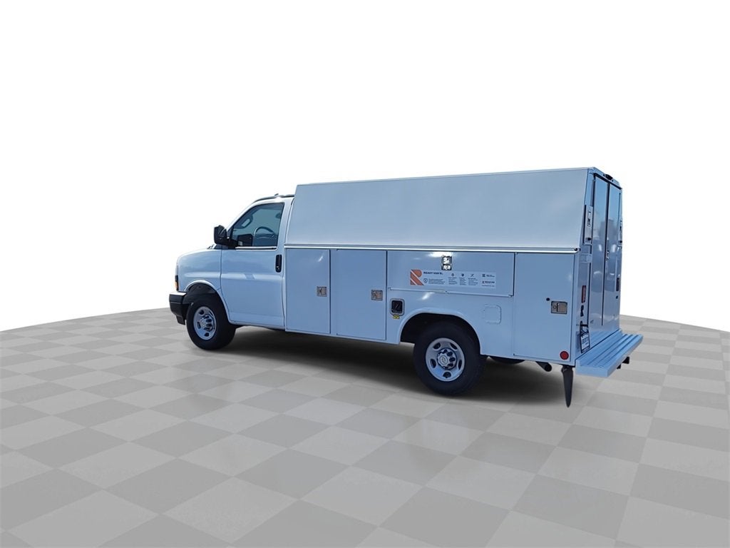 2025 Chevrolet Express Cutaway 3500 1WT