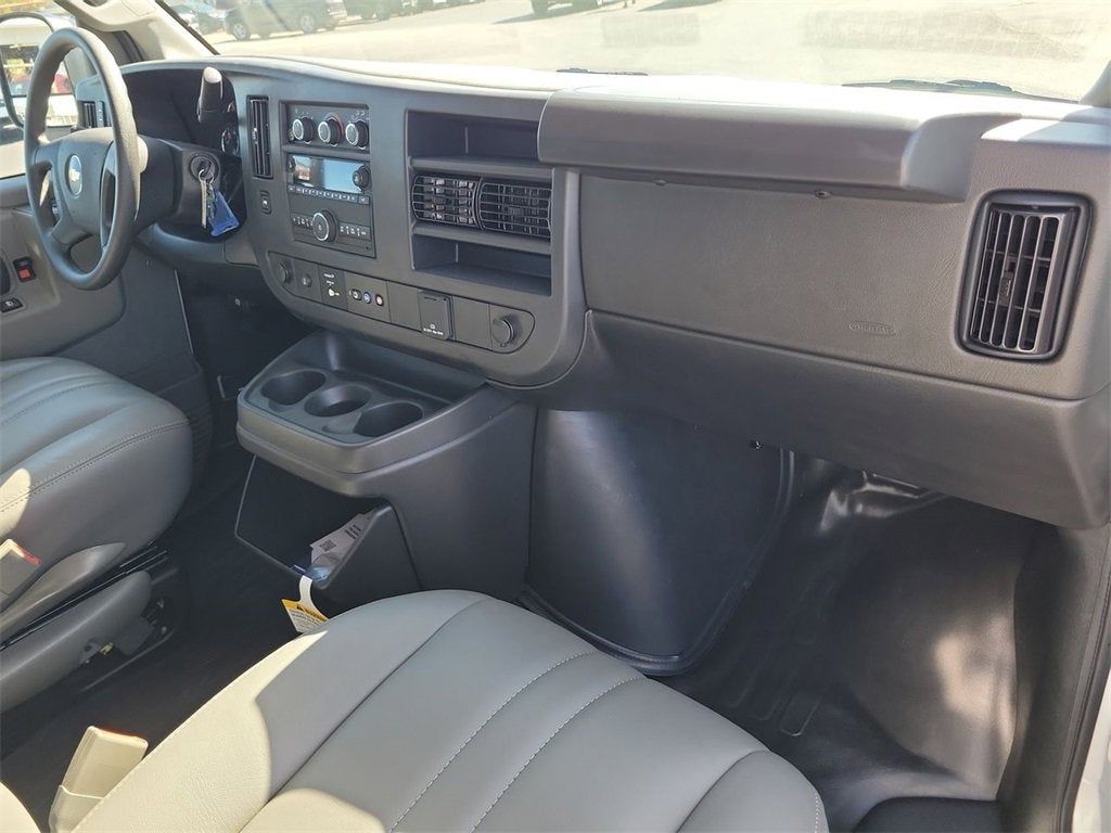 2025 Chevrolet Express Cutaway 3500 1WT