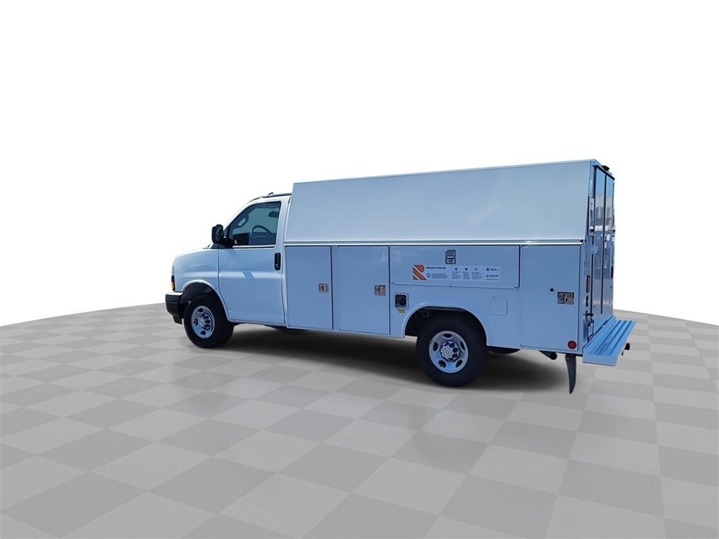 2025 Chevrolet Express Cutaway 3500 1WT
