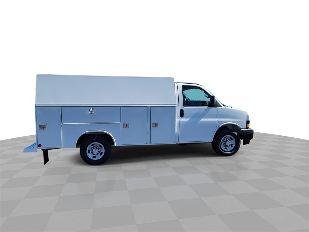 2025 Chevrolet Express Cutaway 3500 1WT