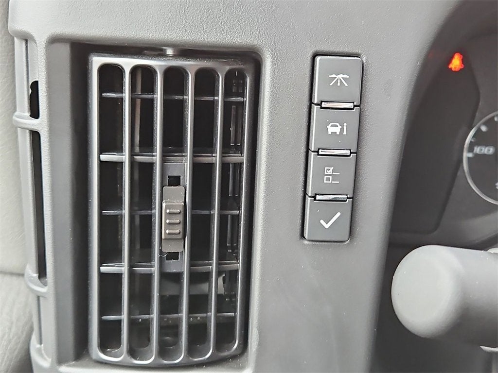 2025 Chevrolet Express Cutaway 3500 1WT