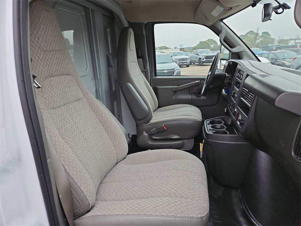 2025 Chevrolet Express Cutaway 3500 1WT