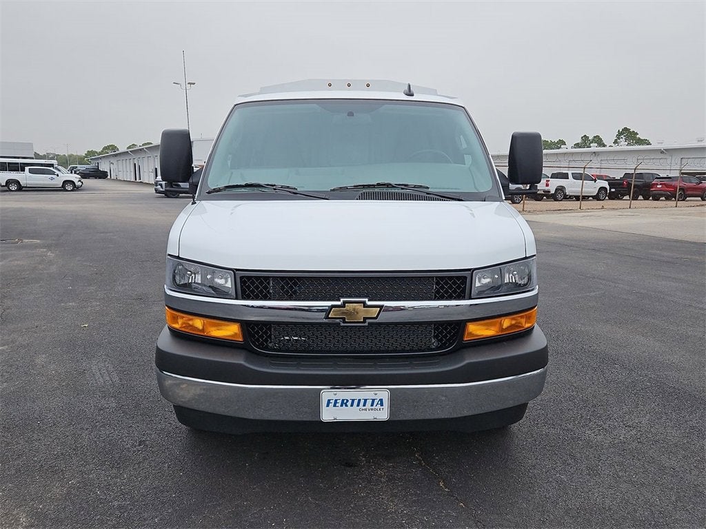 2025 Chevrolet Express Cutaway 3500 1WT