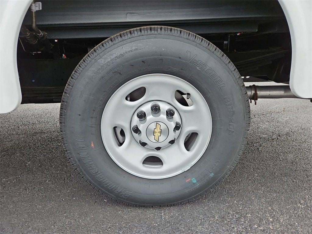 2025 Chevrolet Express Cutaway 3500 1WT