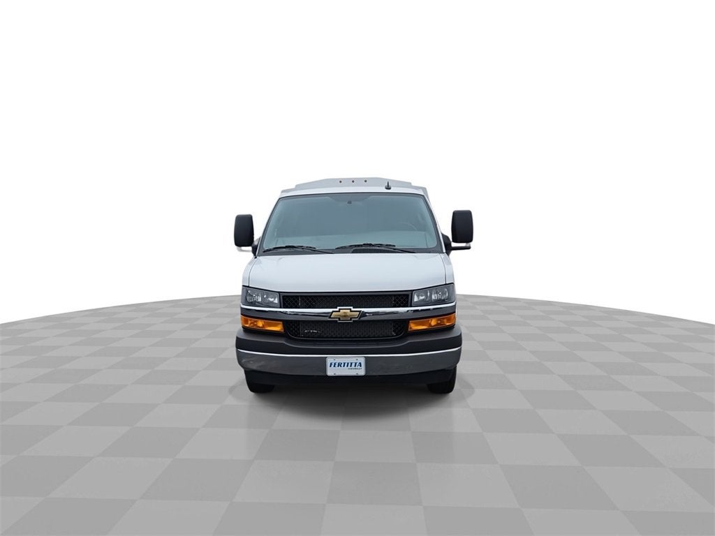 2025 Chevrolet Express Cutaway 3500 1WT