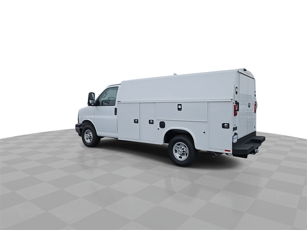 2025 Chevrolet Express Cutaway 3500 1WT