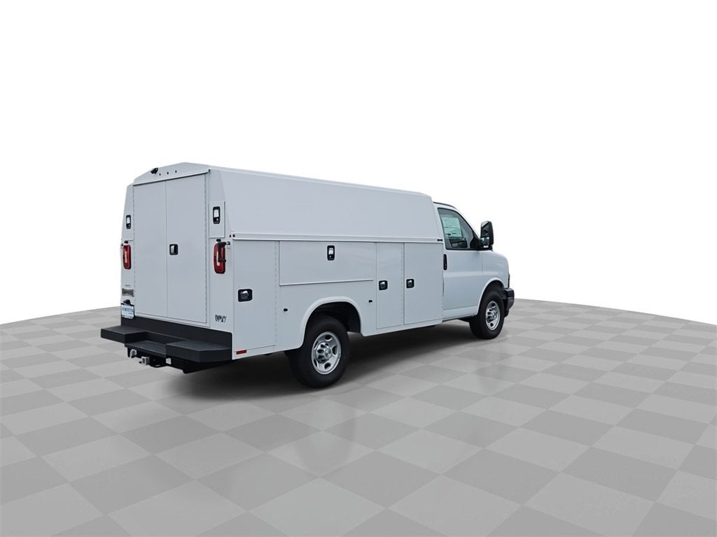 2025 Chevrolet Express Cutaway 3500 1WT