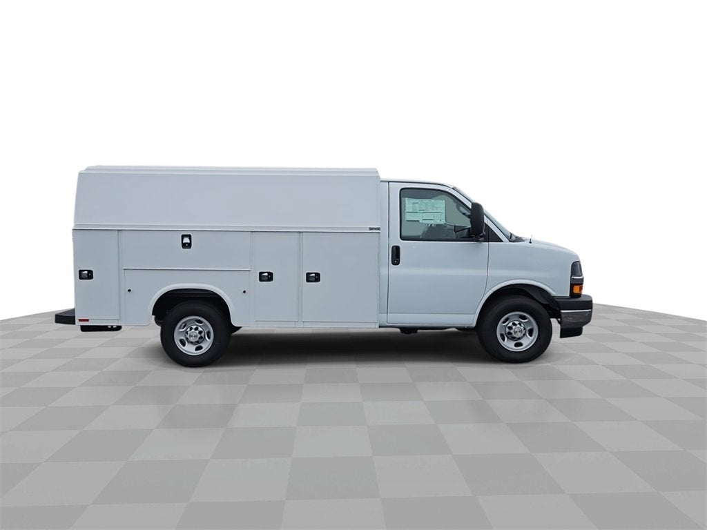 2025 Chevrolet Express Cutaway 3500 1WT