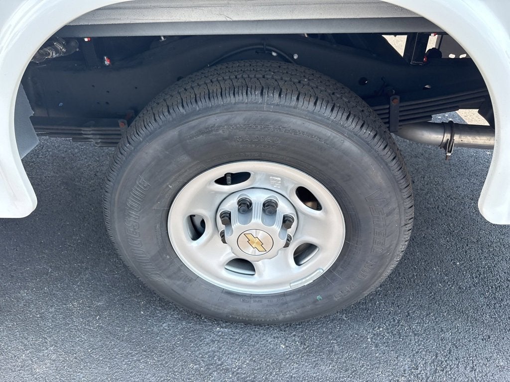 2025 Chevrolet Express Cutaway 3500 1WT