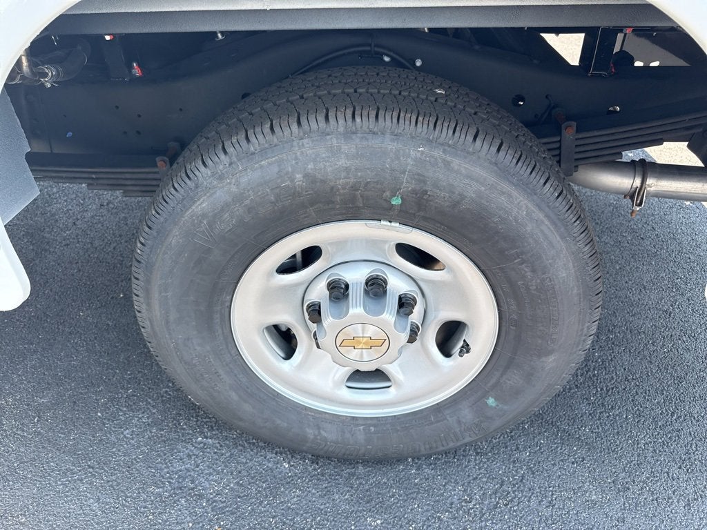 2025 Chevrolet Express Cutaway 3500 1WT