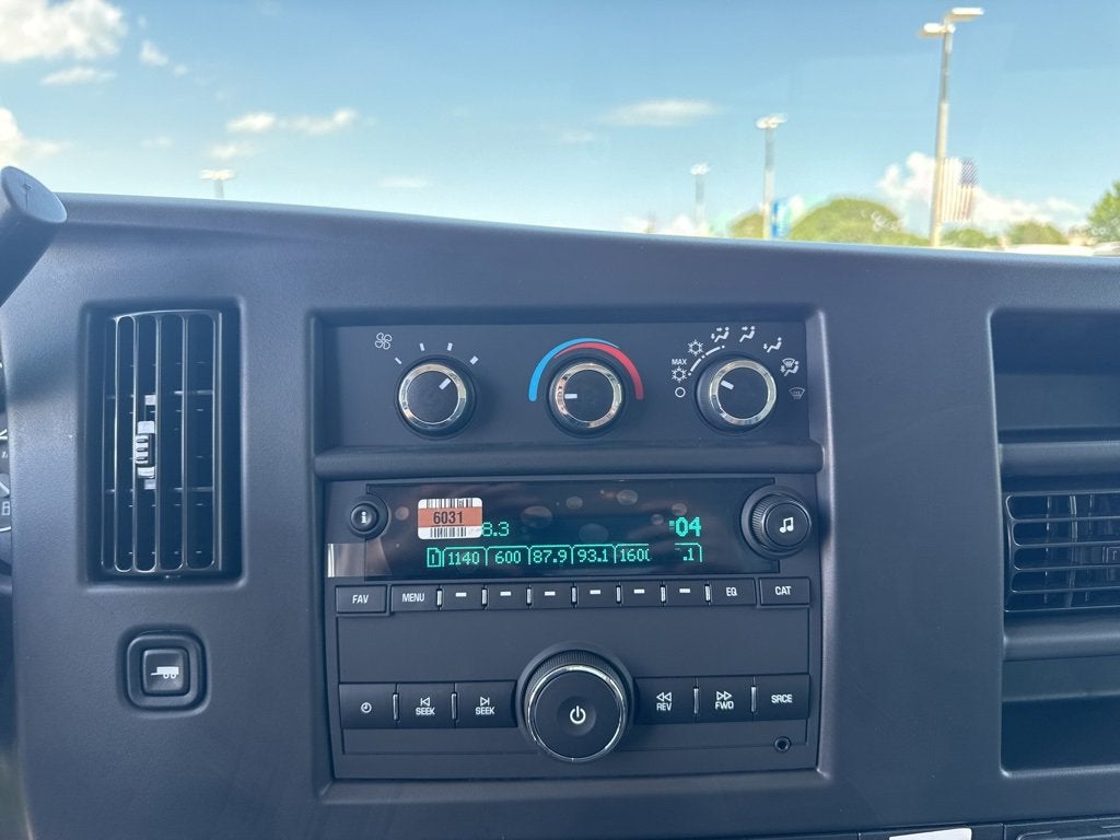 2025 Chevrolet Express Cutaway 3500 1WT