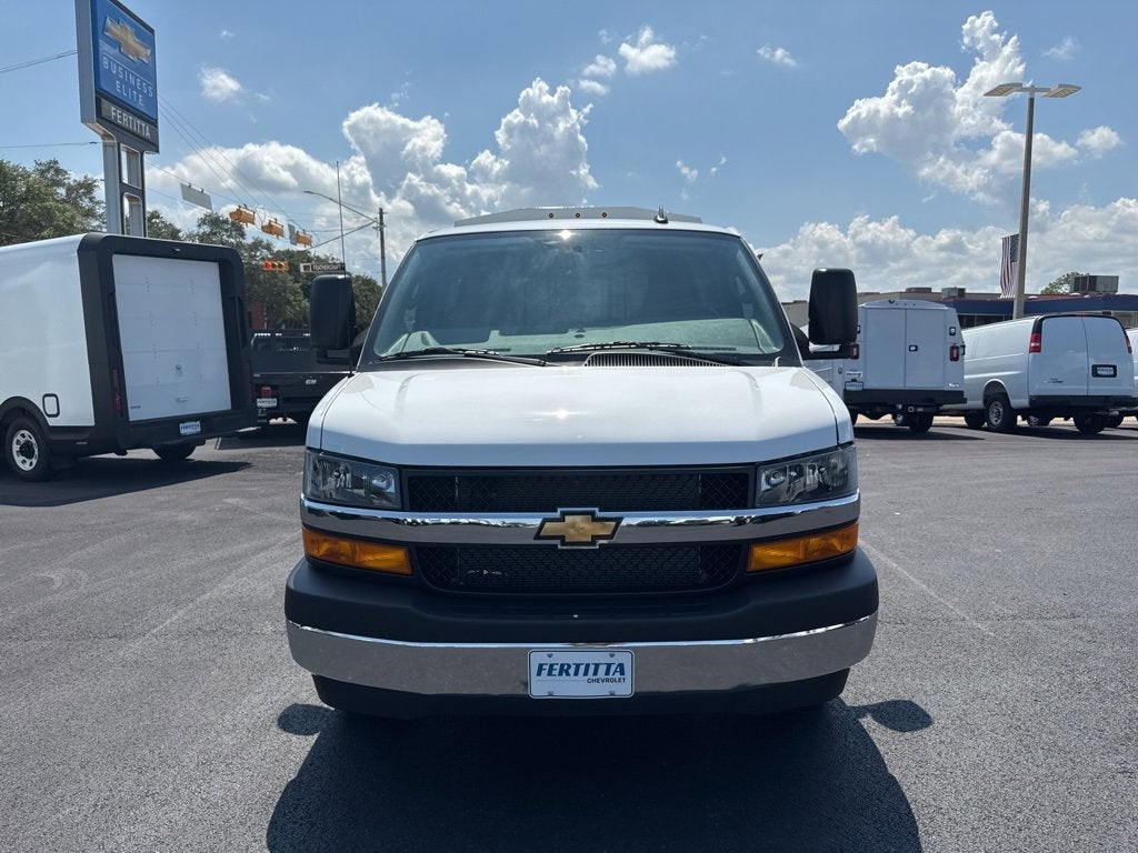 2025 Chevrolet Express Cutaway 3500 1WT