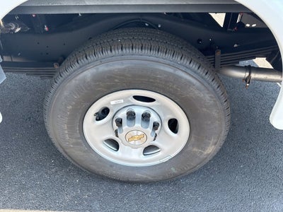 2025 Chevrolet Express Cutaway 3500 1WT