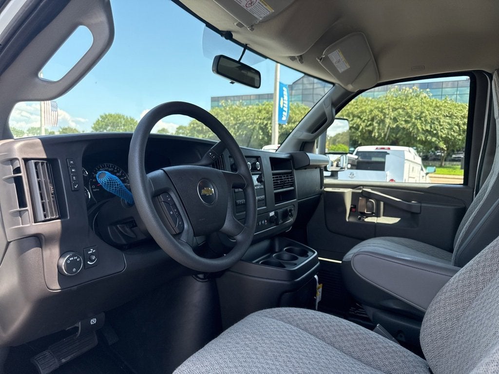 2025 Chevrolet Express Cutaway 3500 1WT