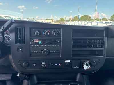 2025 Chevrolet Express Cutaway 3500 1WT