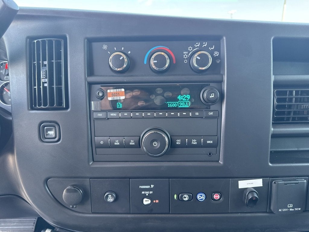 2025 Chevrolet Express Cutaway 3500 1WT