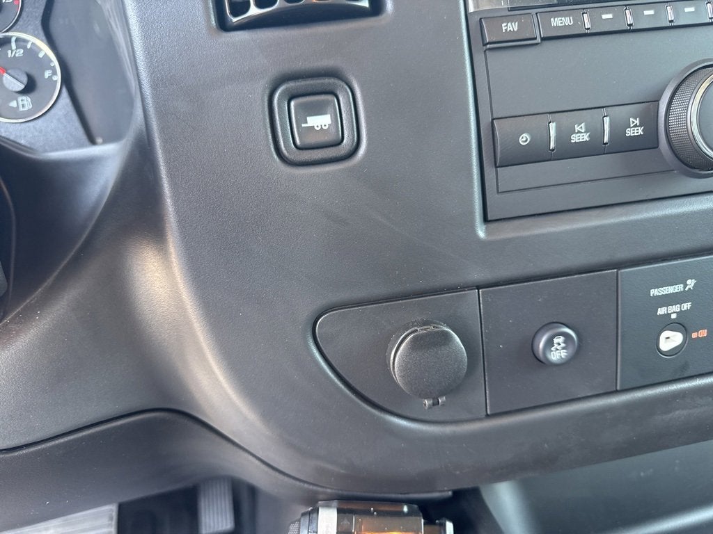 2025 Chevrolet Express Cutaway 3500 1WT