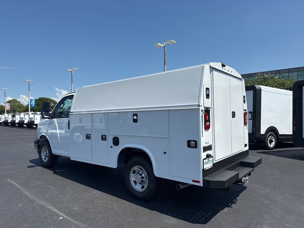 2025 Chevrolet Express Cutaway 3500 1WT