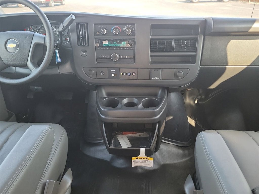 2025 Chevrolet Express Cutaway 3500 1WT