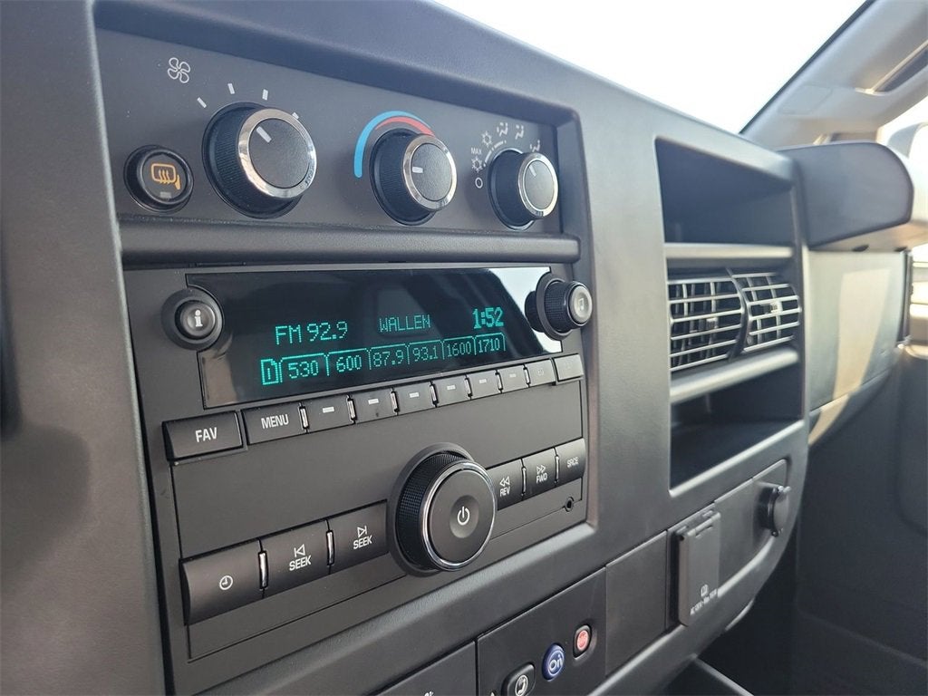 2025 Chevrolet Express Cutaway 3500 1WT