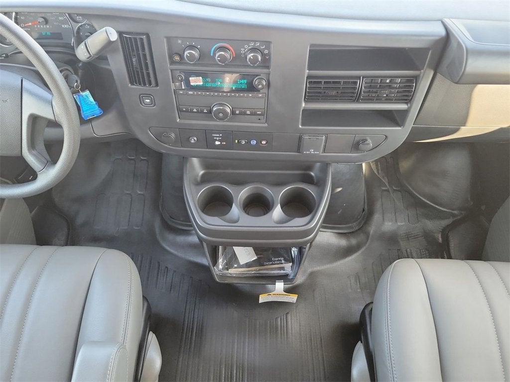 2025 Chevrolet Express Cutaway 3500 1WT