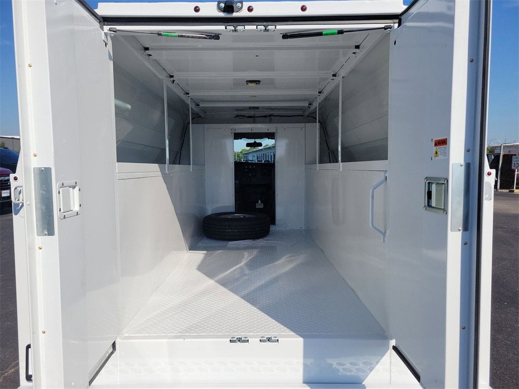 2025 Chevrolet Express Cutaway 3500 1WT