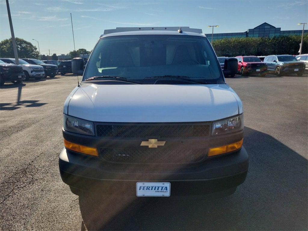 2025 Chevrolet Express Cutaway 3500 1WT
