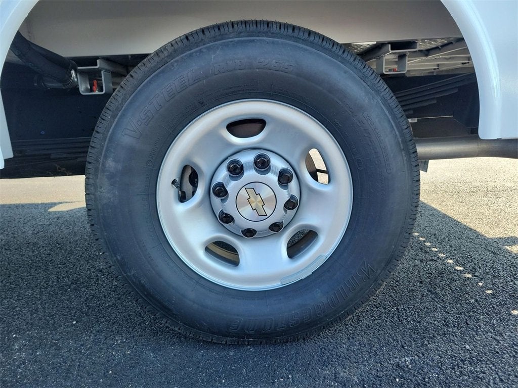 2025 Chevrolet Express Cutaway 3500 1WT