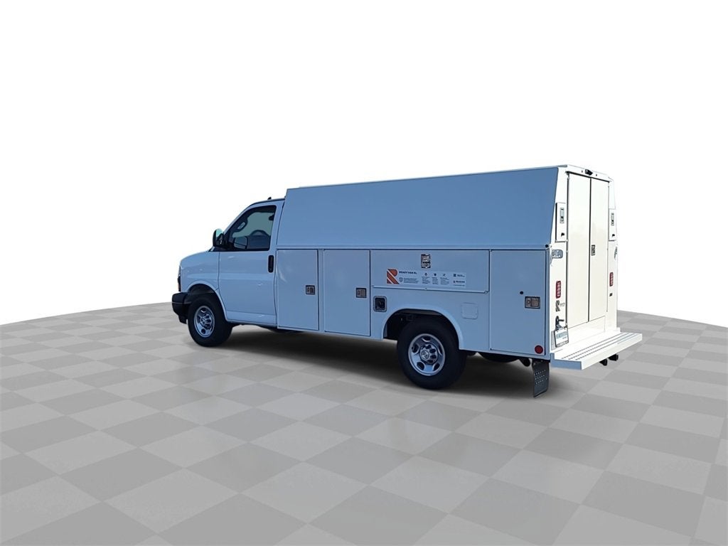 2025 Chevrolet Express Cutaway 3500 1WT