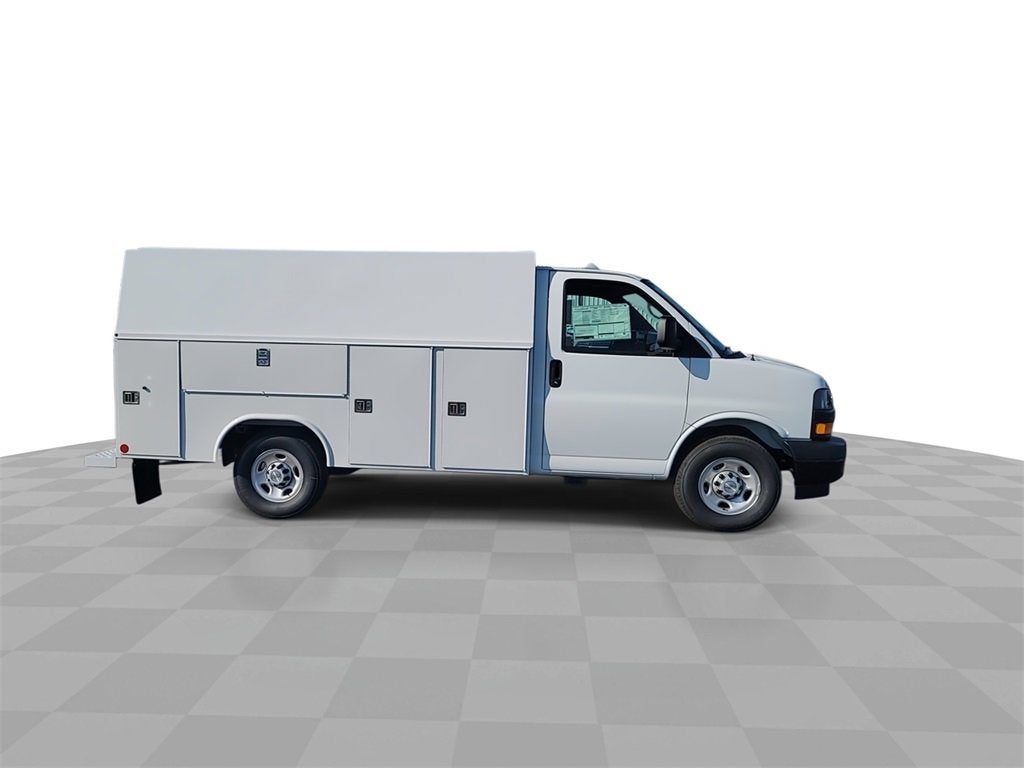 2025 Chevrolet Express Cutaway 3500 1WT