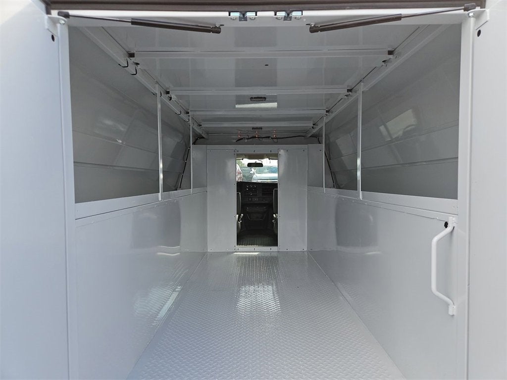2025 Chevrolet Express Cutaway 3500 1WT