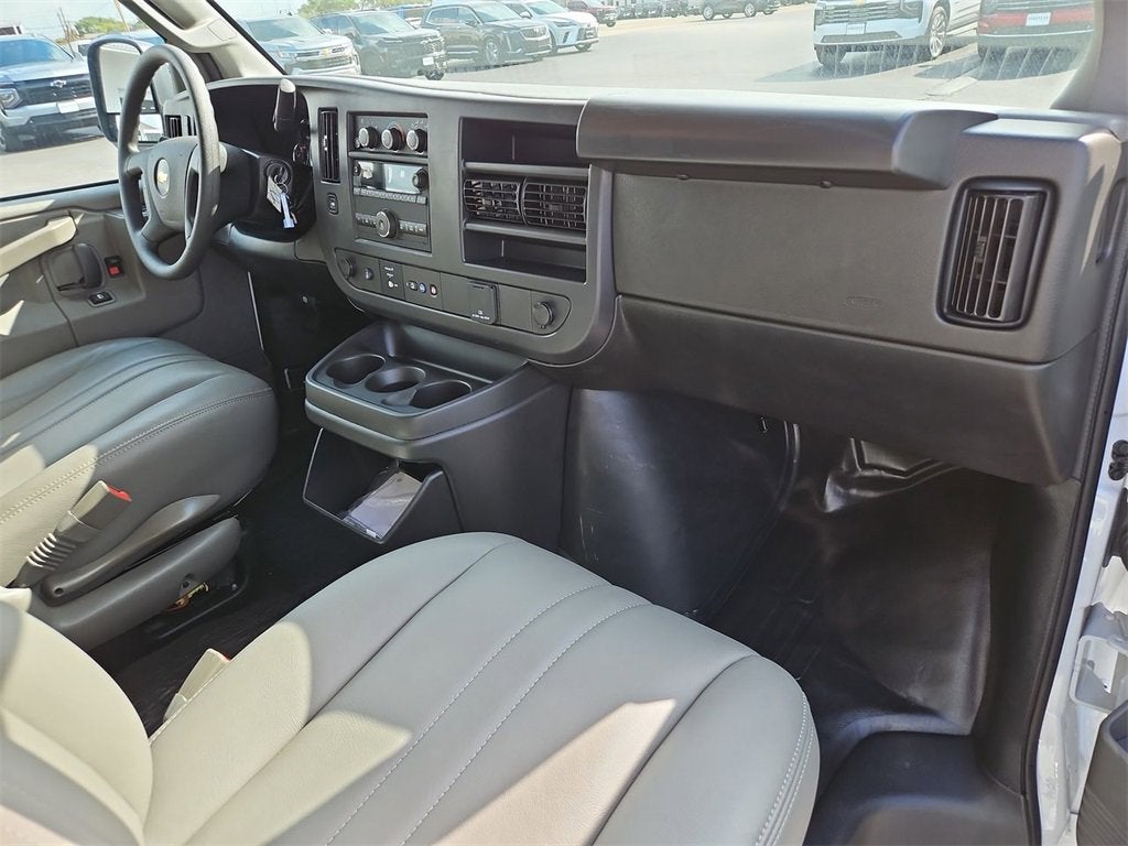 2025 Chevrolet Express Cutaway 3500 1WT