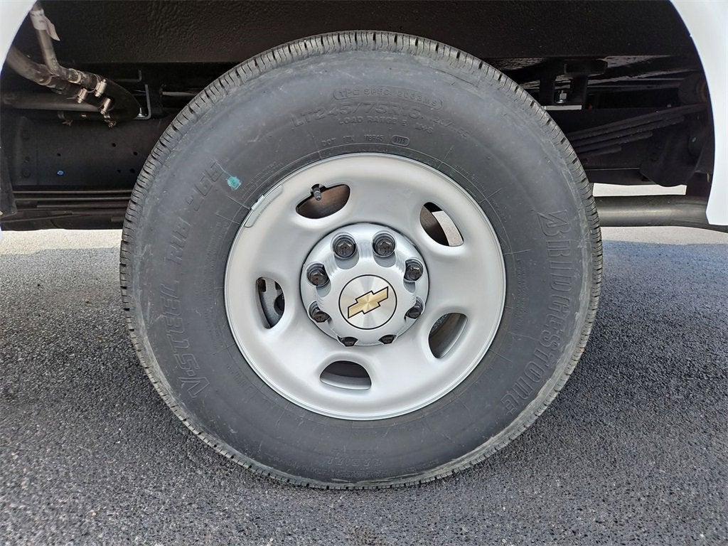 2025 Chevrolet Express Cutaway 3500 1WT