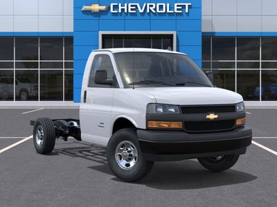 2025 Chevrolet Express Cutaway 3500 1WT