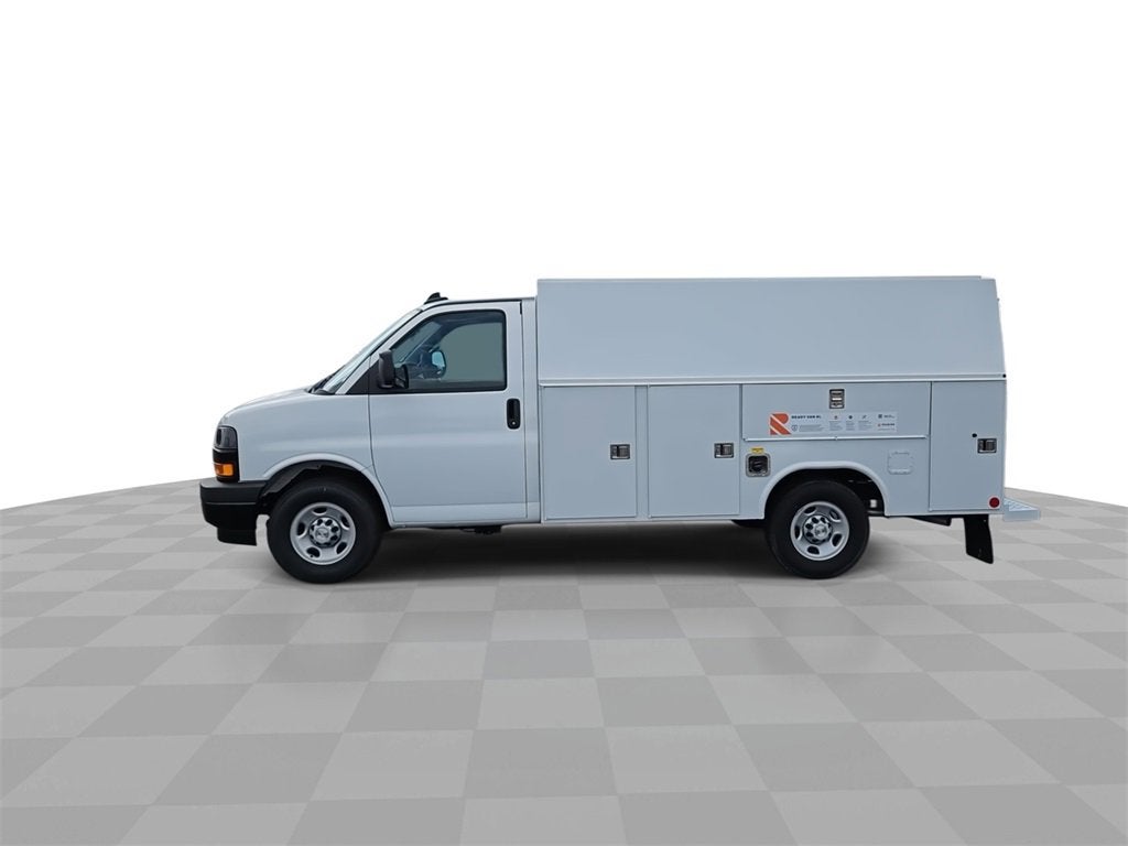 2025 Chevrolet Express Cutaway 3500 1WT