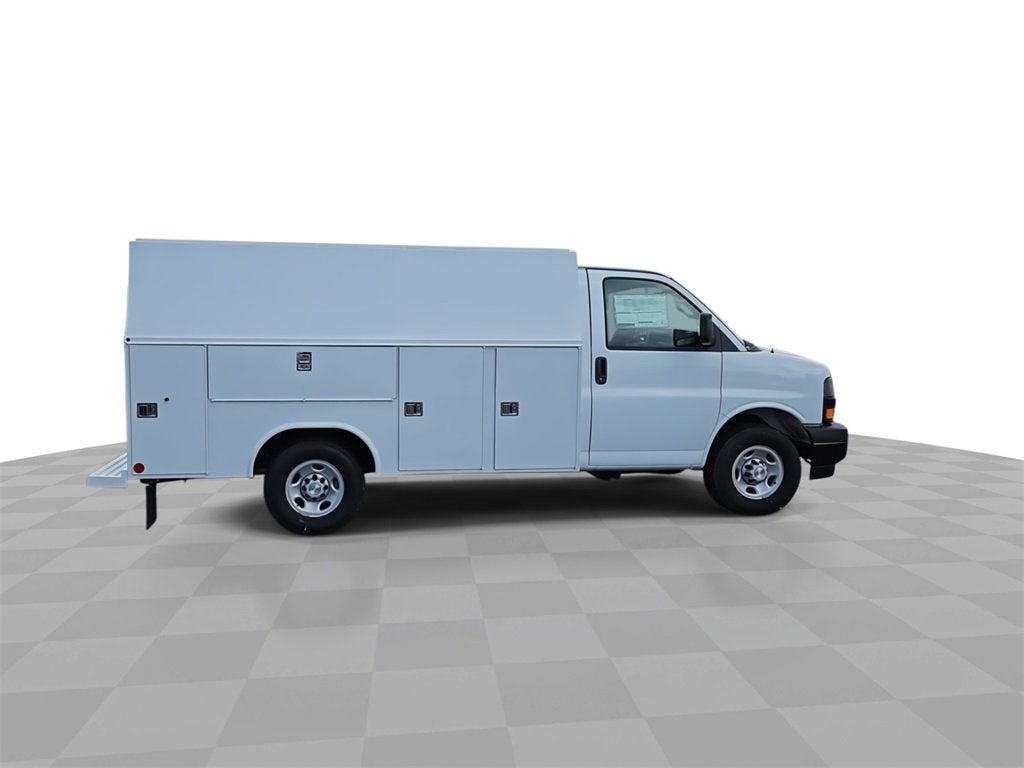 2025 Chevrolet Express Cutaway 3500 1WT