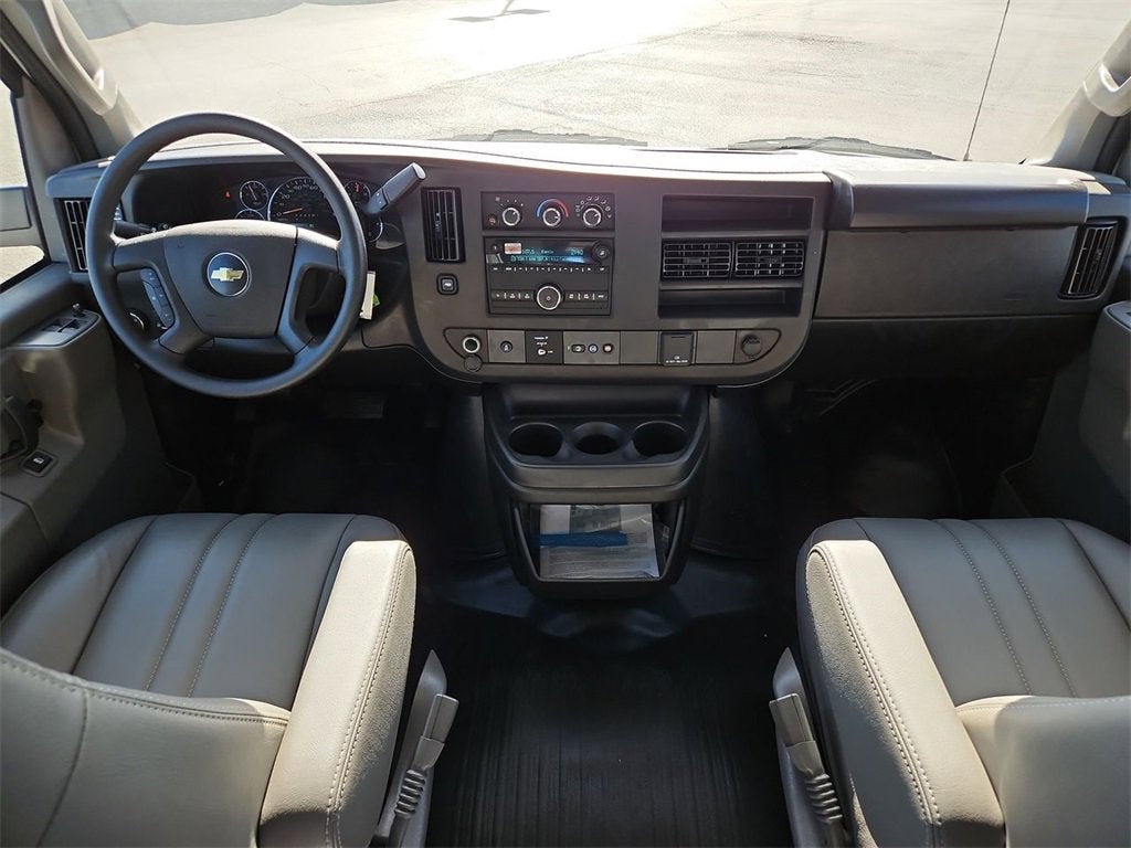 2025 Chevrolet Express Cutaway 3500 1WT