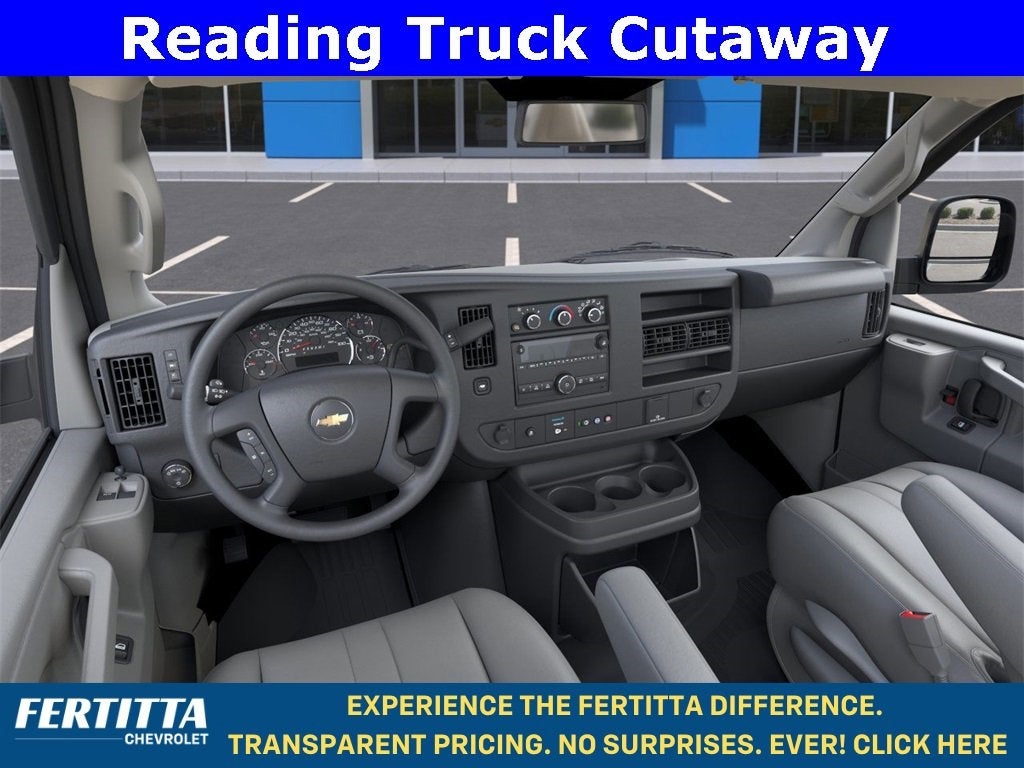 2025 Chevrolet Express Cutaway 3500 1WT