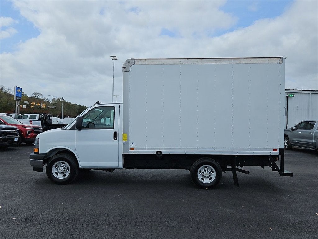 2025 Chevrolet Express Cutaway 3500 1WT