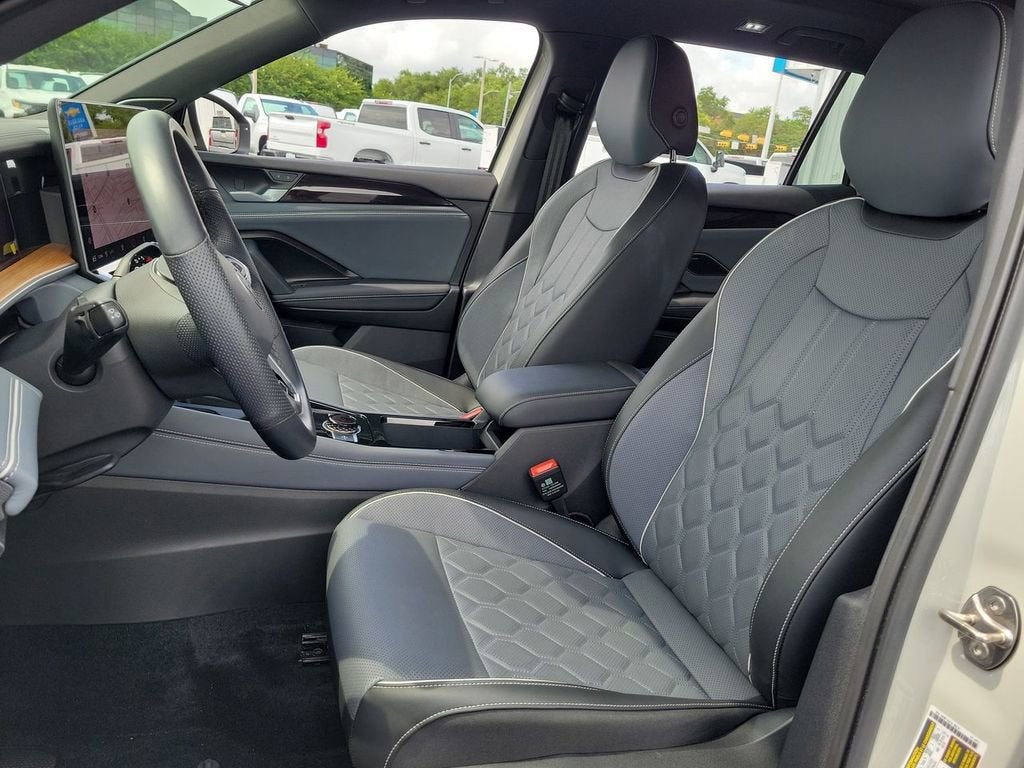 2025 Volkswagen Tiguan 2.0T SEL R-Line