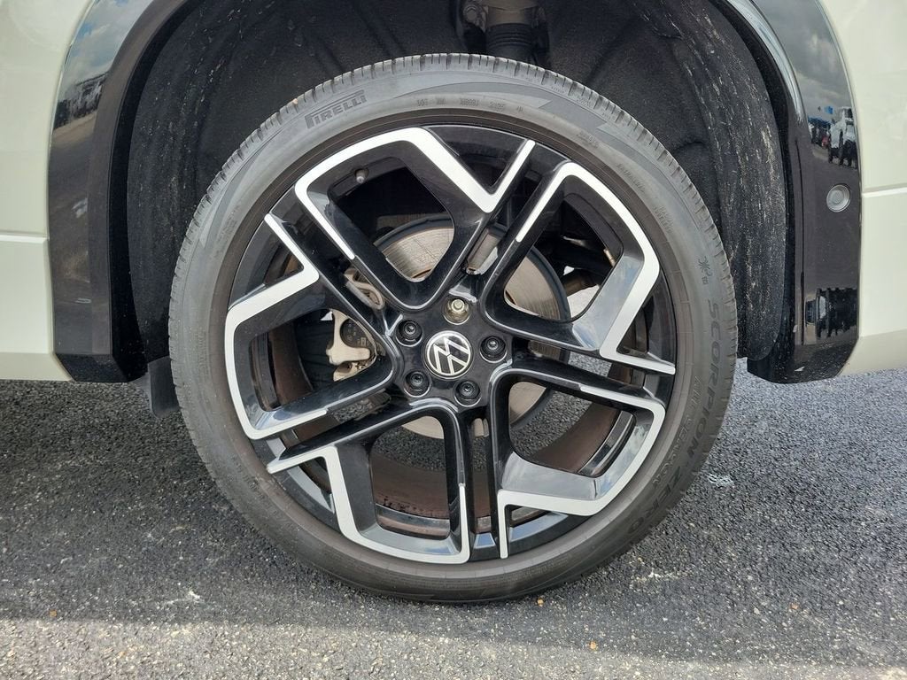2025 Volkswagen Tiguan 2.0T SEL R-Line