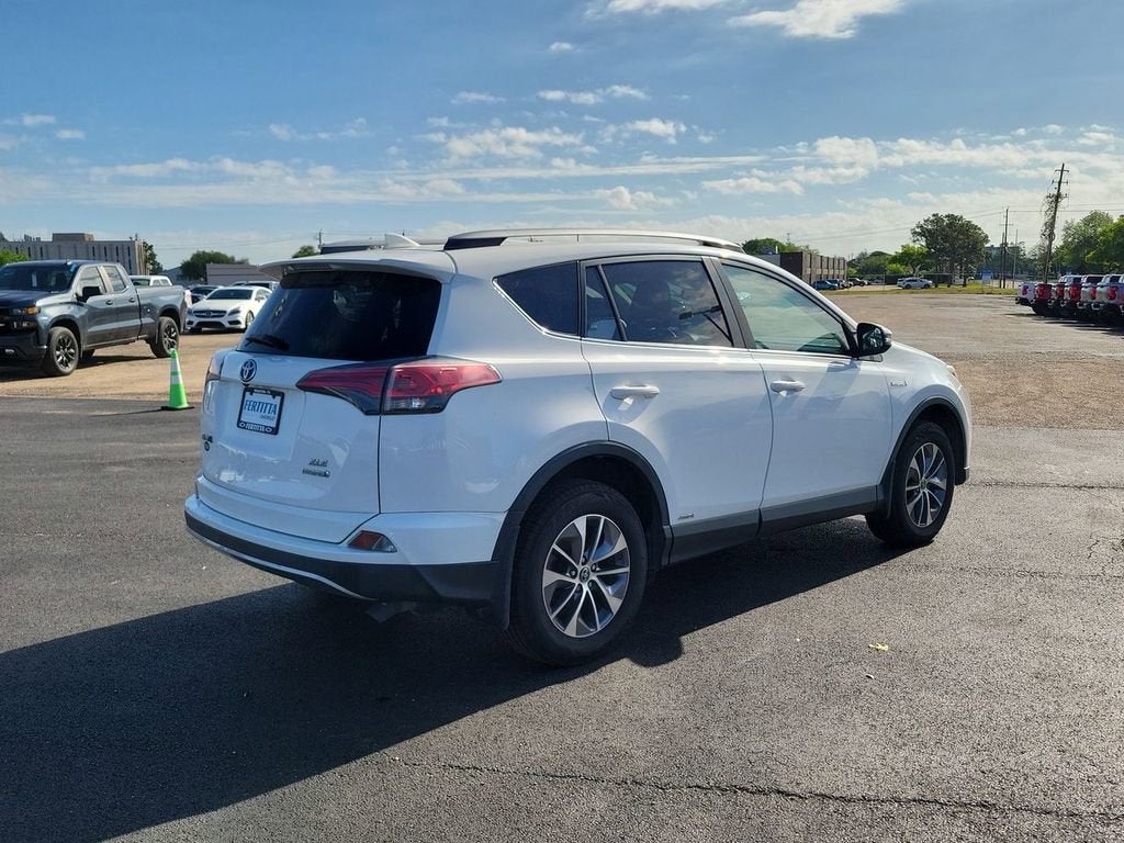 2017 Toyota RAV4 Hybrid XLE