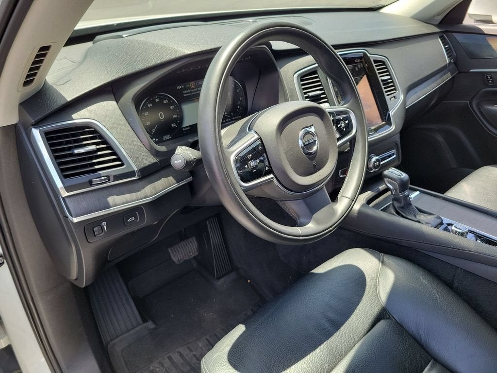 2020 Volvo XC90 T6 Momentum 7 Passenger